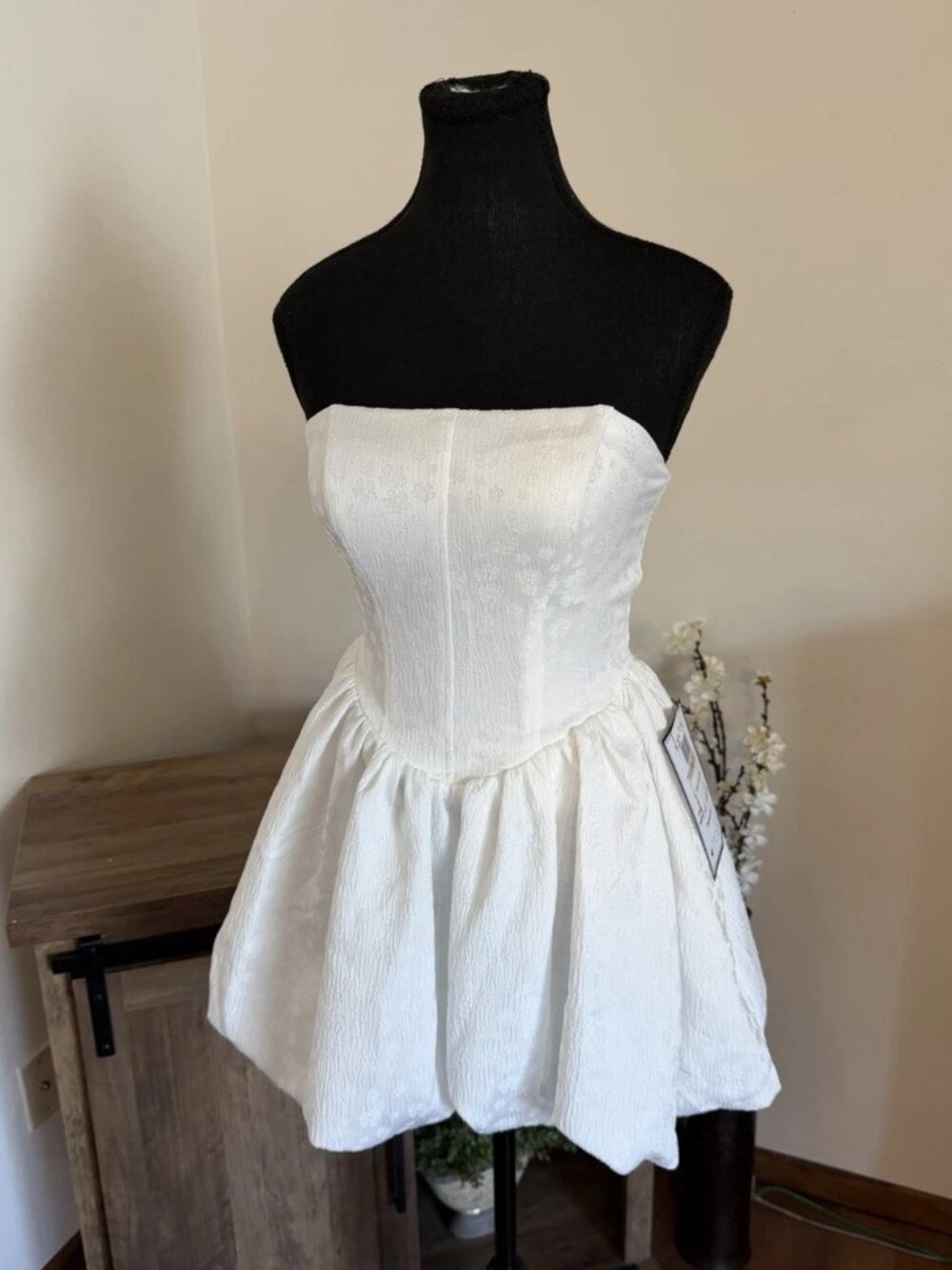 B. Darlin Juniors' Size 1/2 Jacquard Strapless Bubble Dress
